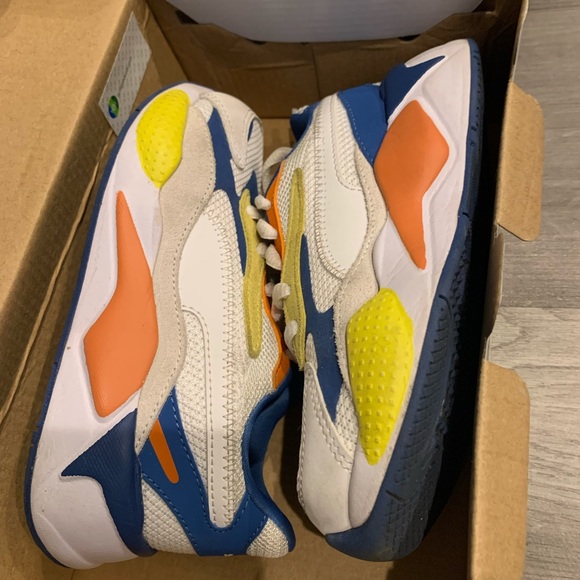 Kids size 12 gently used puma sneakers - Picture 4 of 5